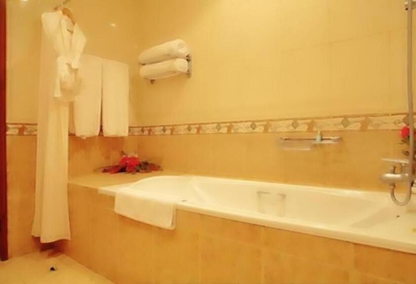 Президентский Люкс, Gold Crest Hotel   Arusha