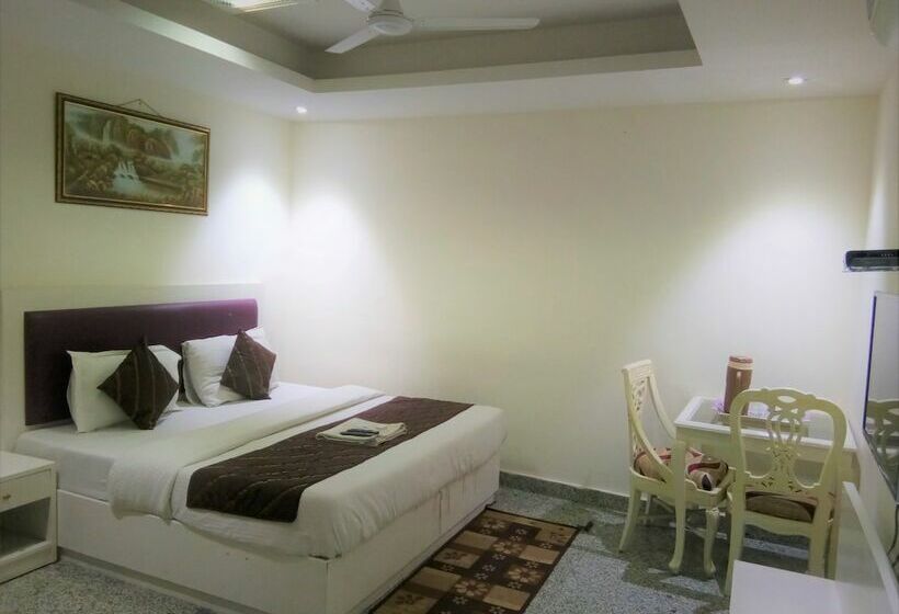 חדר דלוקס, The Paramont, Delhi