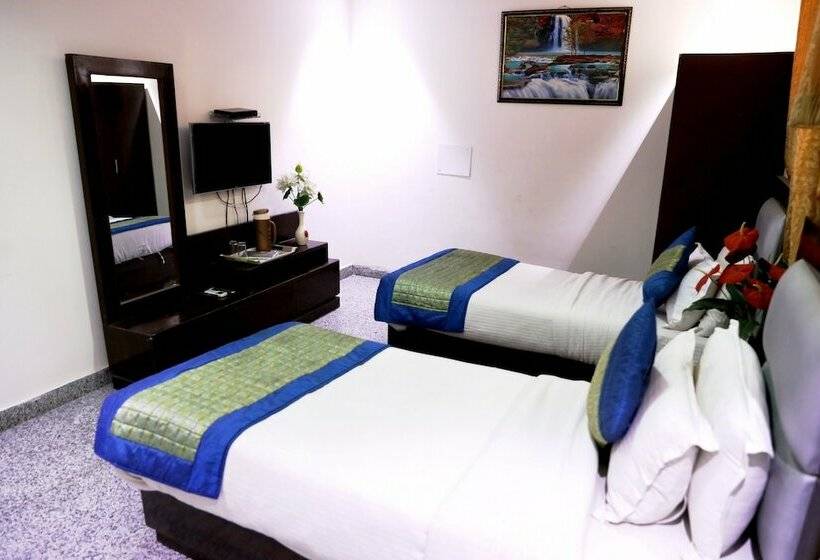 Quarto Deluxe, The Paramont, Delhi