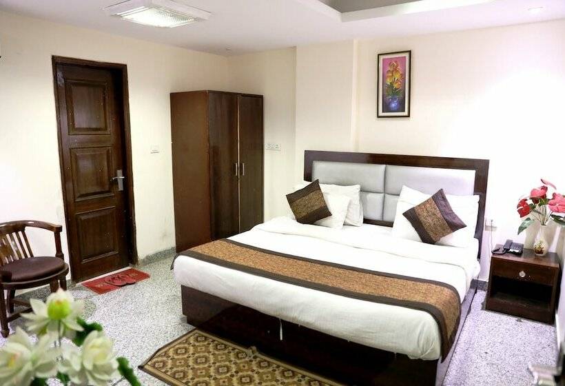 חדר דלוקס, The Paramont, Delhi