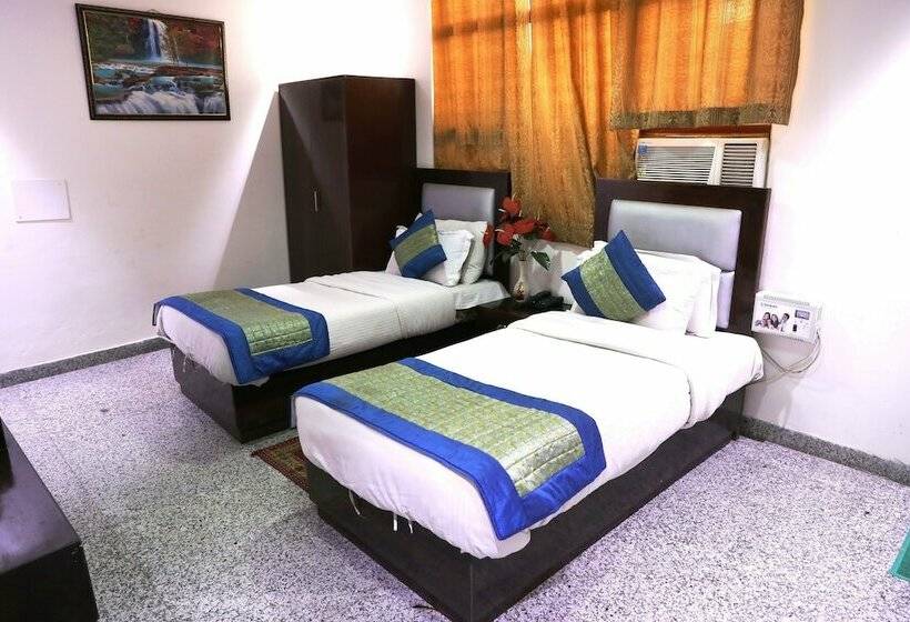 חדר דלוקס, The Paramont, Delhi