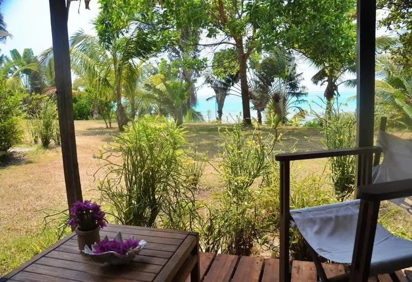اتاق خانوادگی با چشم‌انداز دریا, Boraha Village Ecolodge