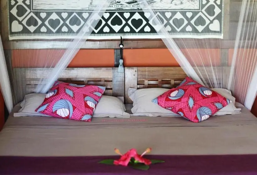 اتاق خانوادگی با چشم‌انداز دریا, Boraha Village Ecolodge