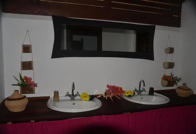 اتاق خانوادگی با چشم‌انداز دریا, Boraha Village Ecolodge