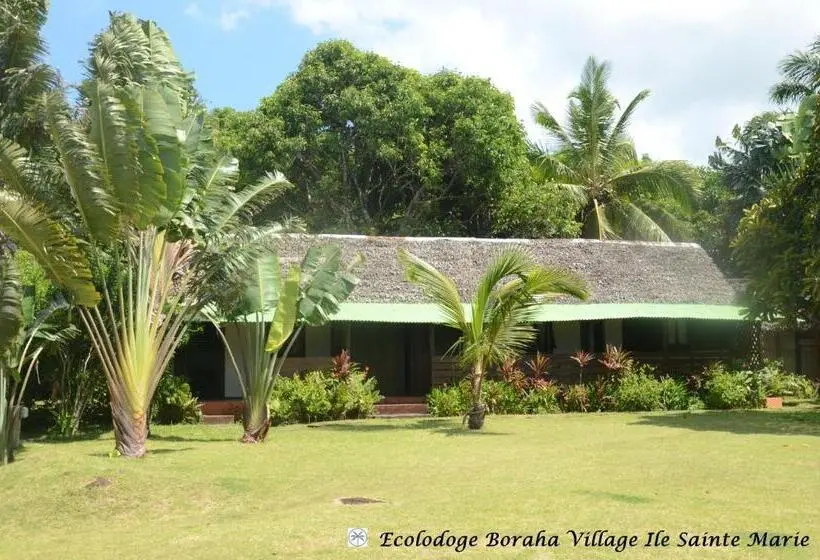 بنگله خانوادگی, Boraha Village Ecolodge