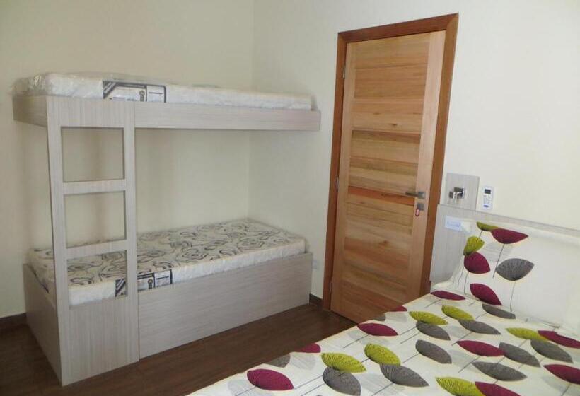 غرفة عائلية, Casa Inglesa