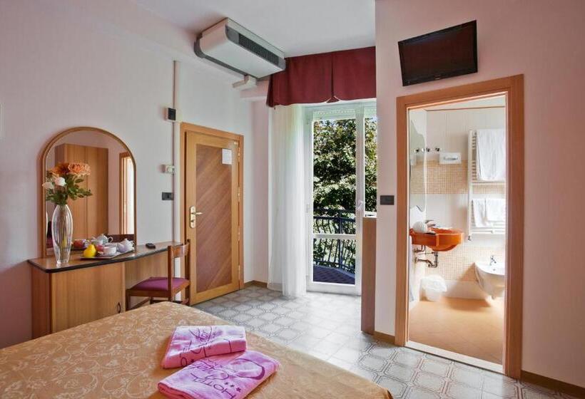 Quarto Triplo Estandar com Sacada, Condor