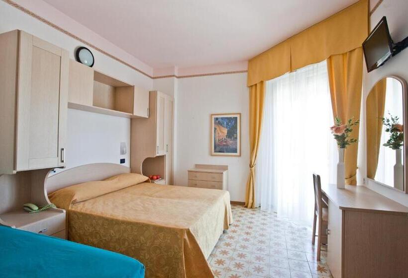Quarto Quadruple Standart com Varanda, Condor