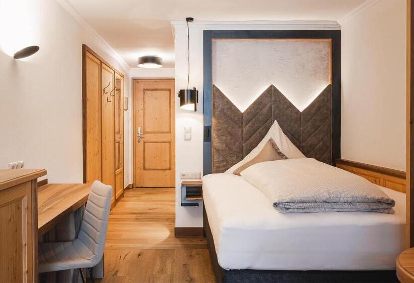 اتاق یک تخته با چشمانداز باغ, Fisserhof