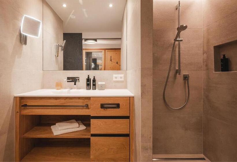 اتاق یک تخته با چشمانداز باغ, Fisserhof