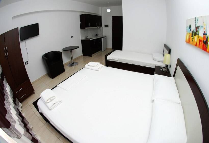 Трехместный Номер Стандарт с Балконом, Heksamil