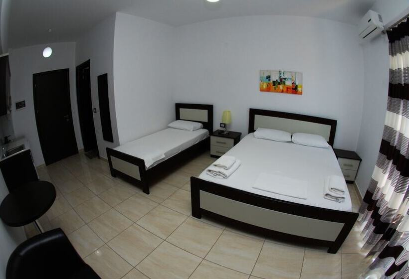 Трехместный Номер Стандарт с Балконом, Heksamil