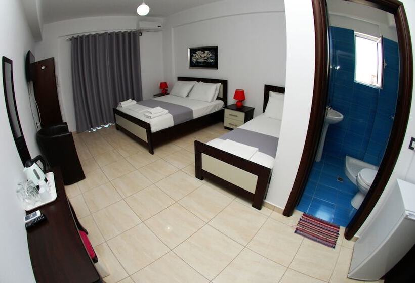 Трехместный Номер Стандарт с Балконом, Heksamil