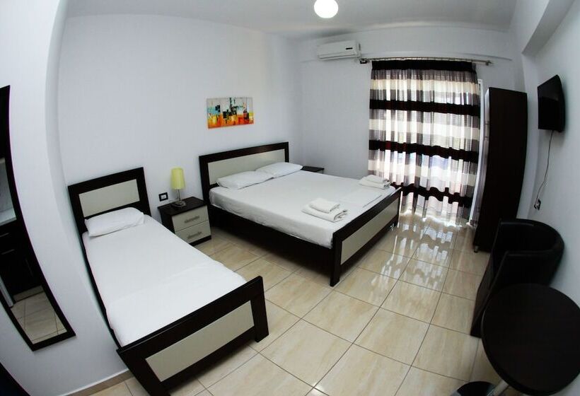 Трехместный Номер Стандарт с Балконом, Heksamil