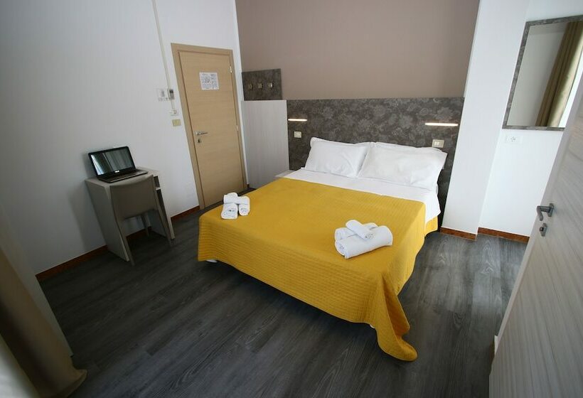 اتاق استاندارد سه نفره, Kim