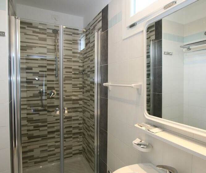 اتاق استاندارد سه نفره, Kim