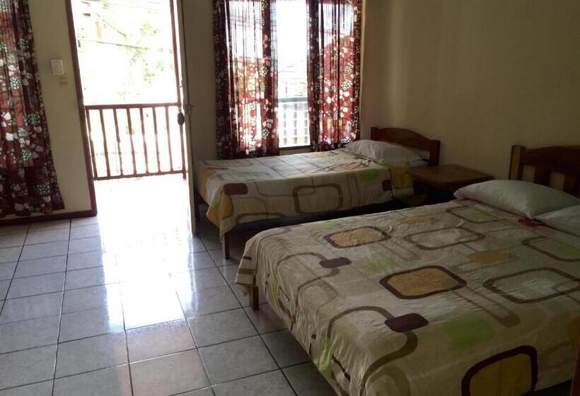 اتاق استاندارد, Downtown Montezuma Hostel