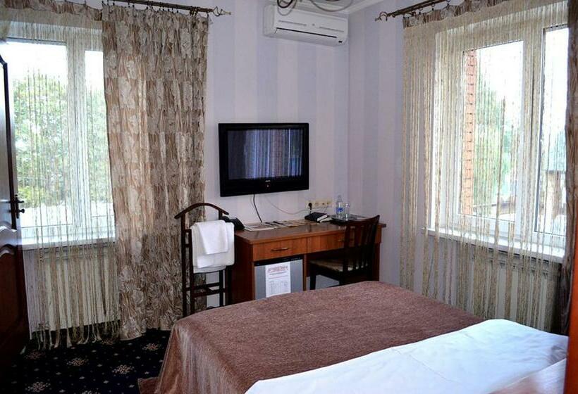 اتاق استاندارد یک نفره, Pivdenna Brama