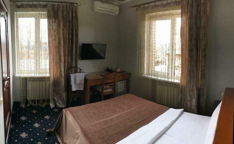 اتاق استاندارد یک نفره, Pivdenna Brama