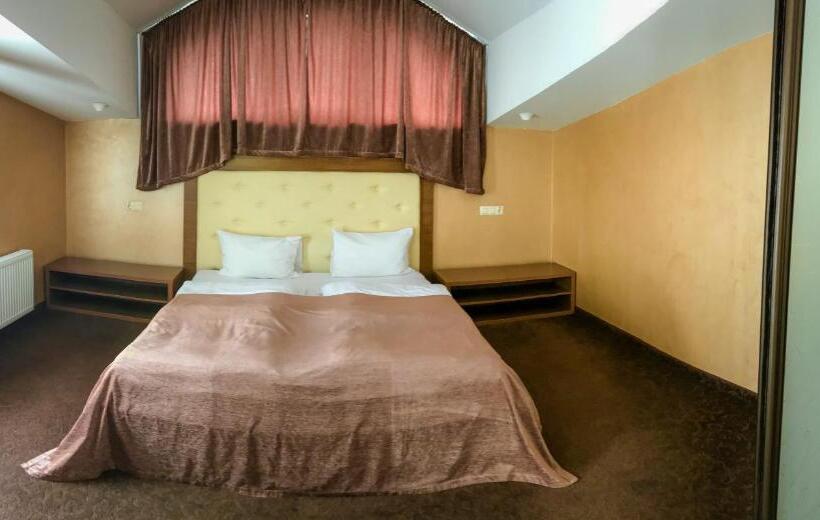 اتاق سوپریور, Pivdenna Brama