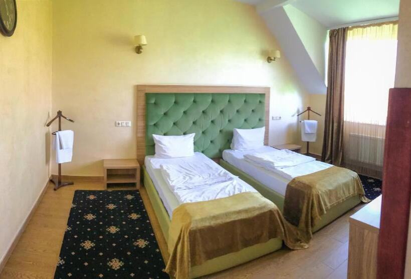 اتاق سوپریور, Pivdenna Brama