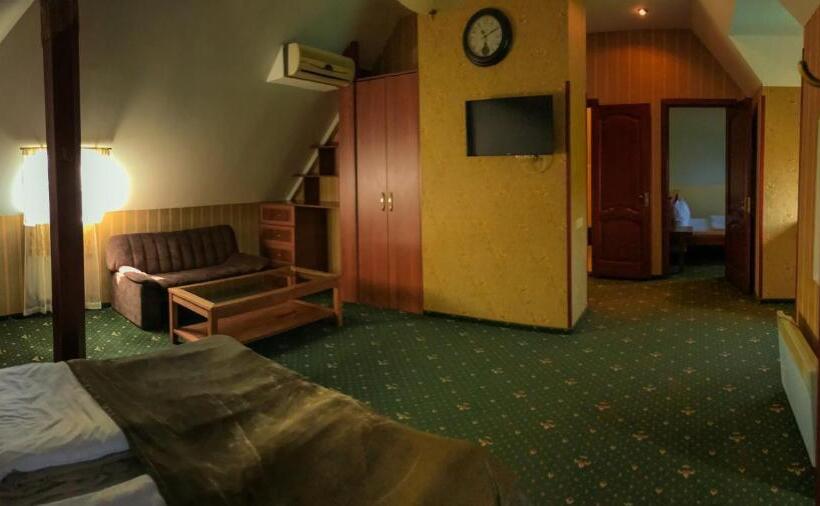 اتاق لوکس سه تخته, Pivdenna Brama