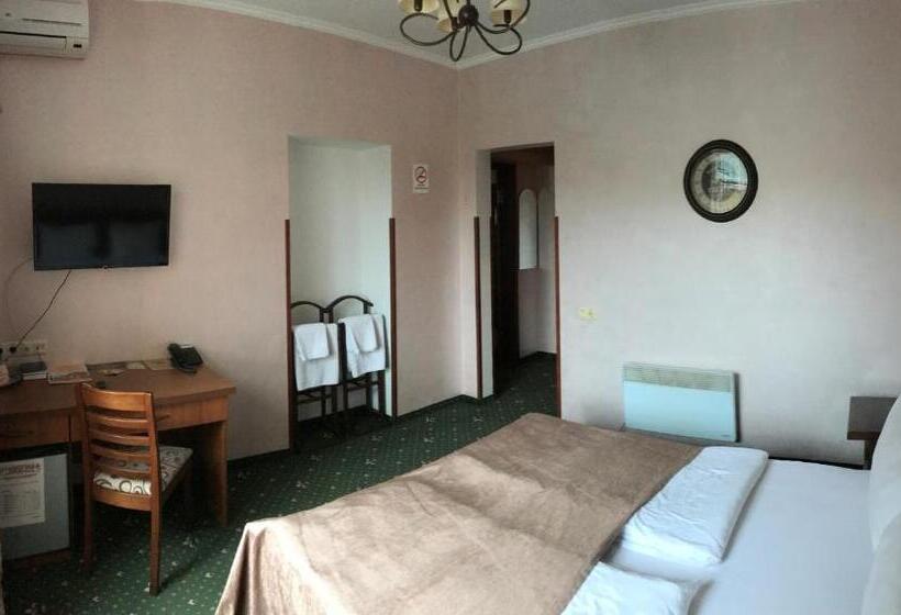 اتاق استاندارد, Pivdenna Brama