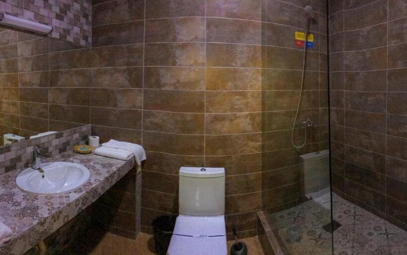 اتاق لوکس سه تخته, Pivdenna Brama