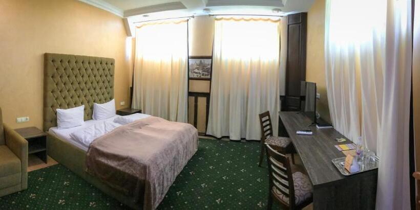 اتاق لوکس سه تخته, Pivdenna Brama