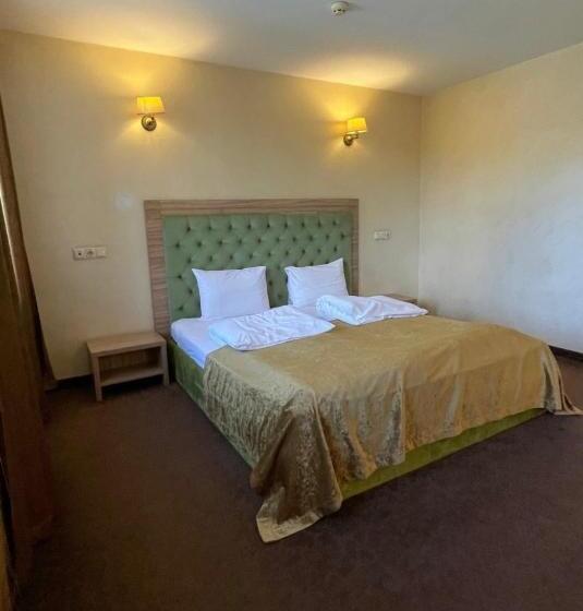 سوییت دوبلکس, Pivdenna Brama