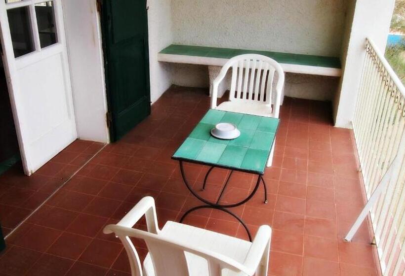 带花园景观的标准三人间, Villa Furia