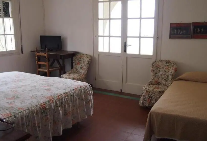 庭の見えるスタンダードトリプルルーム, Villa Furia