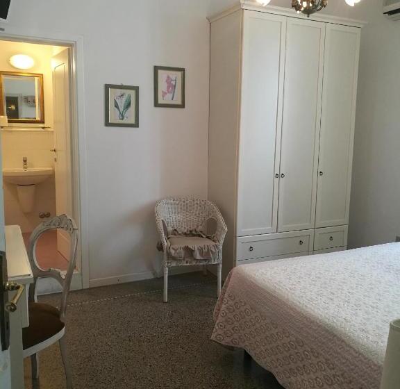 غرفة قياسية ثلاثية مزودة بشرفة, Villa La Fonte