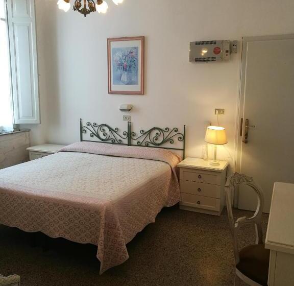 غرفة قياسية, Villa La Fonte