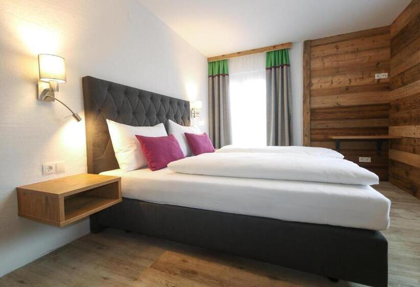 Quarto Triplo Estandar, Kia Ora Hotel Restaurant