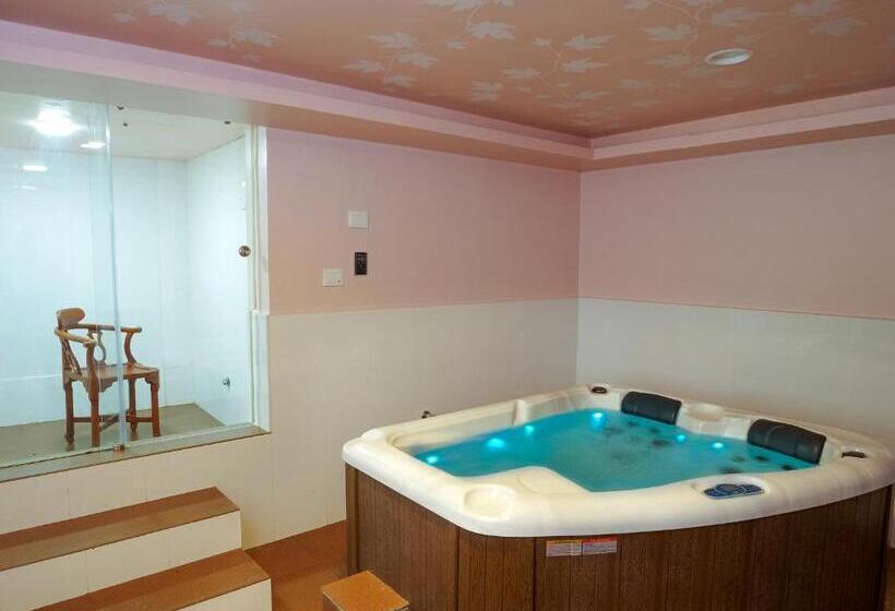 キングサイズベッドのスタンダードルーム, Forest Canopy Thekkady