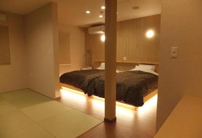 デラックスの４人部屋, Aoni Sanso