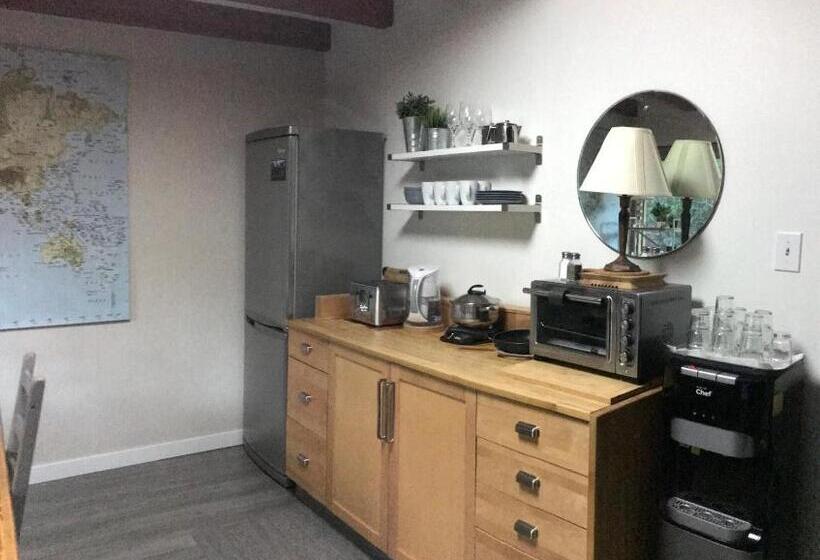 标准间, At Wits End B&b