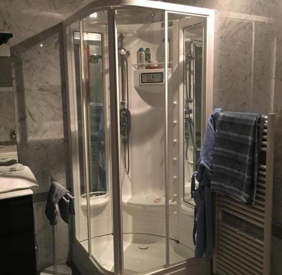 带按摩浴盆的套房, B&b Villa Valchero