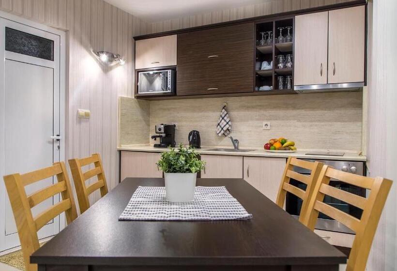 استودیوی استاندارد با چشم‌انداز دریا, Family Hotel Adena