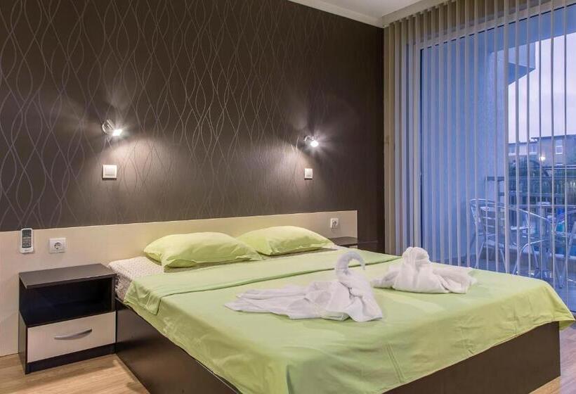 اتاق استاندارد با تراس, Family Hotel Adena