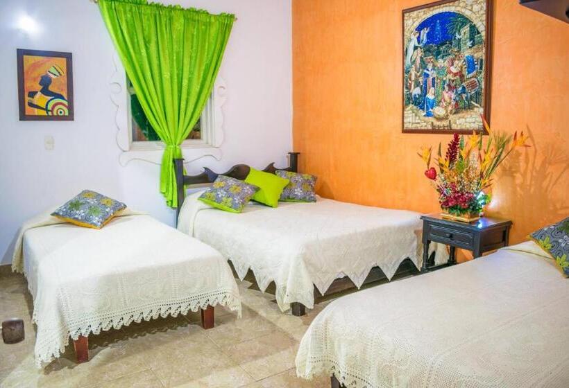 اتاق خانوادگی, Finca Azulinas