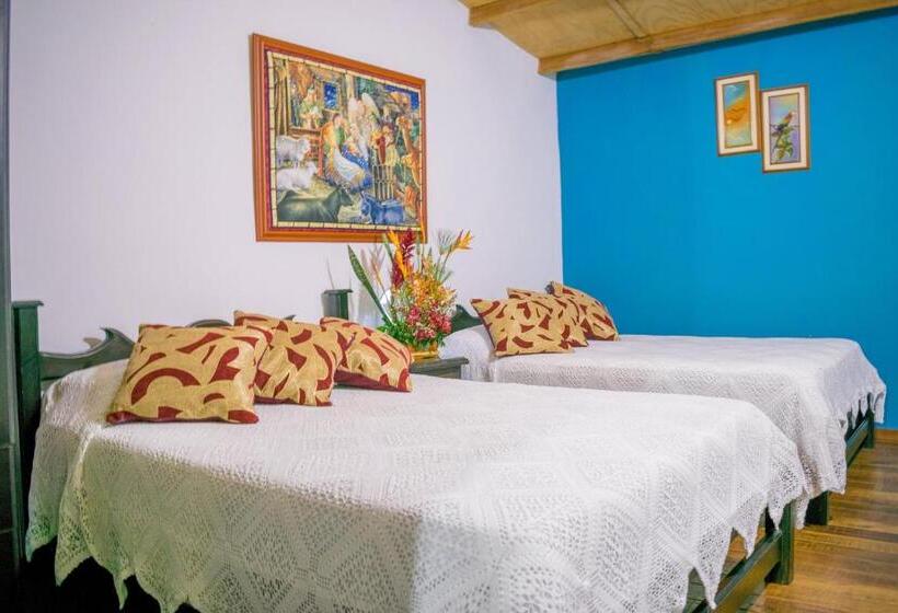 اتاق خانوادگی, Finca Azulinas