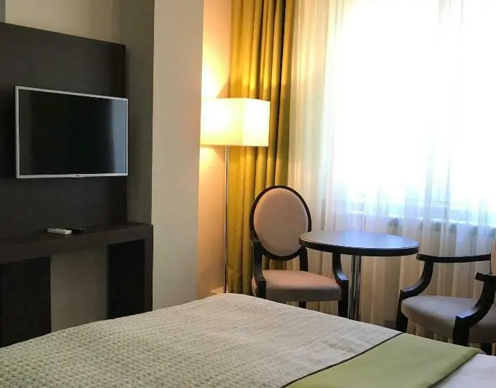 Superior Room King Size Bed, Alex