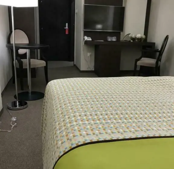 Superior Room King Size Bed, Alex