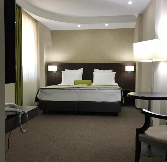 Superior Room King Size Bed, Alex