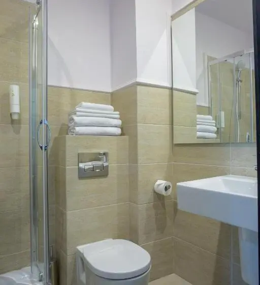 Standard Room, Alex