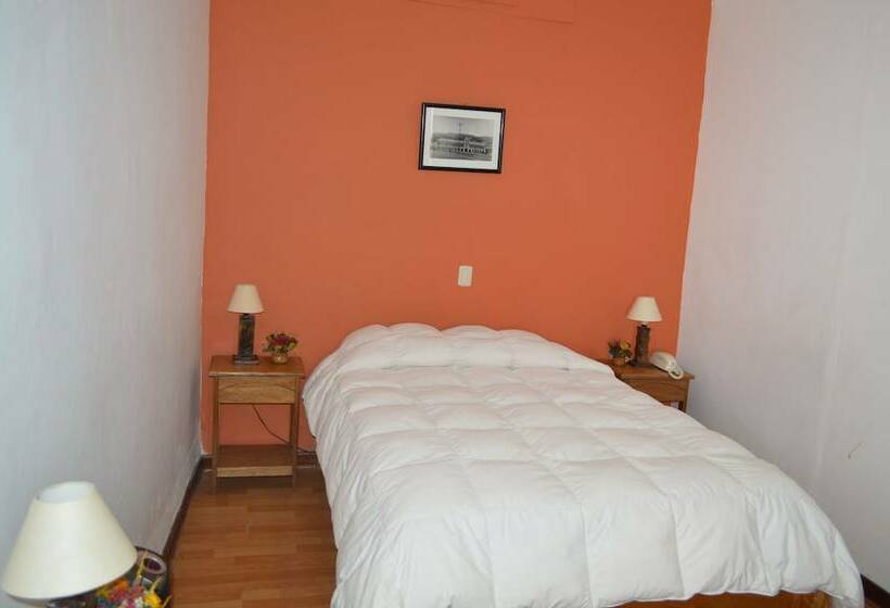 חדר אקזקיוטיב יחיד, Casa Campesina