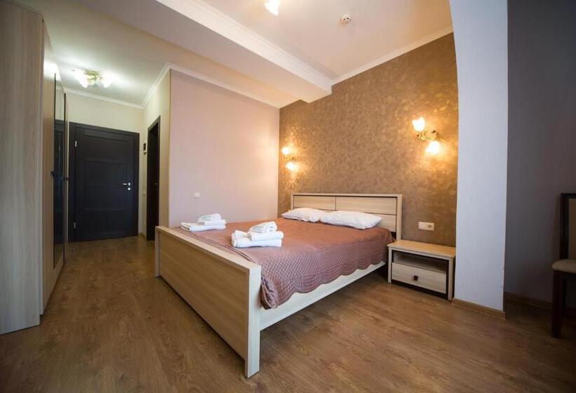 اتاق استاندارد با چشمانداز دریا, Kolyada