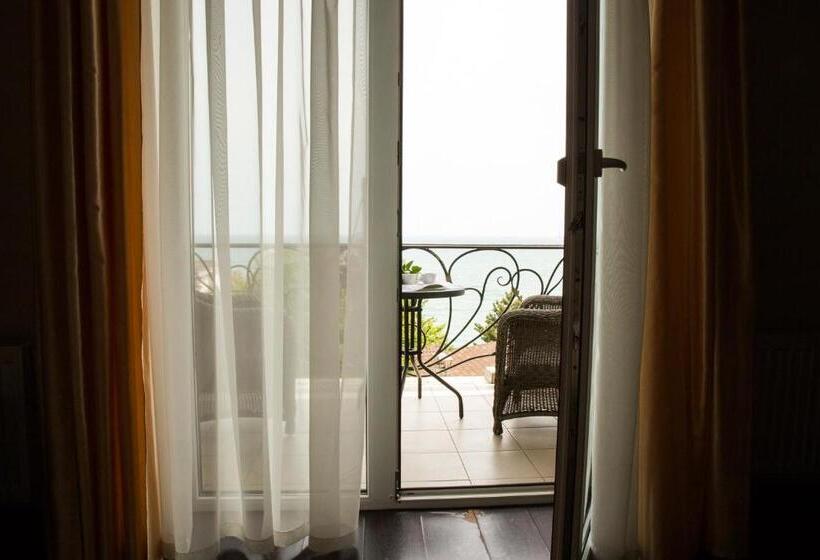 اتاق استاندارد با بالکن و چشمانداز دریا, Kolyada